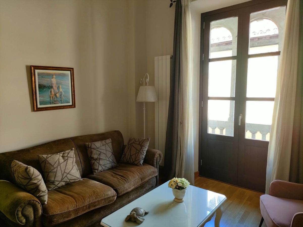 Apartamento Nueva Del Santisimo Apartment Granada Luaran gambar